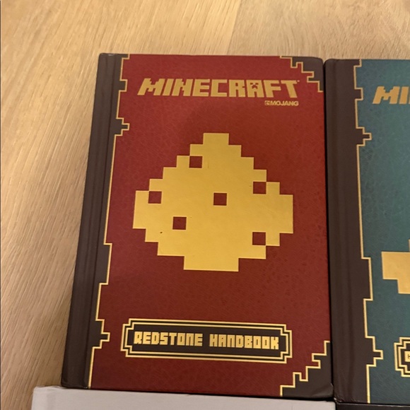 Minecraft bundle of 4 books new - Picture 4 of 5